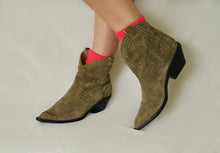 Load image into Gallery viewer, tittimitti®100% Organic Combed Cotton Luxury Women&#39;s Socks 3-Pack. Made in Italy.